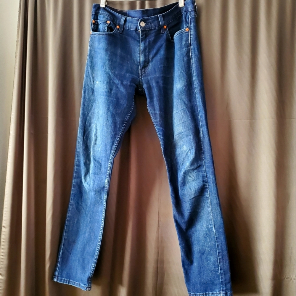 Levi dark wash 511